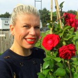 anne-marie jung rode roos van de liefde voor de nederlandse rett syndroom vereniging bij buitengoed de gaard
